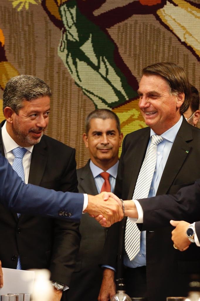 Presidente Bolsonaro entrega na presidência da Câmara dos Deputados o Projeto de Lei de privatização dos Correios