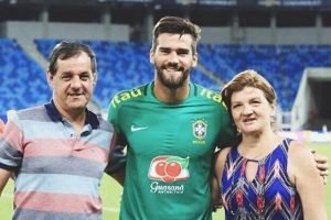 Alisson e os pais