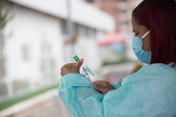 Vacinação na Unieuro, em Águas Claras