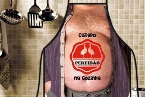 utensílios de cozinha e avental