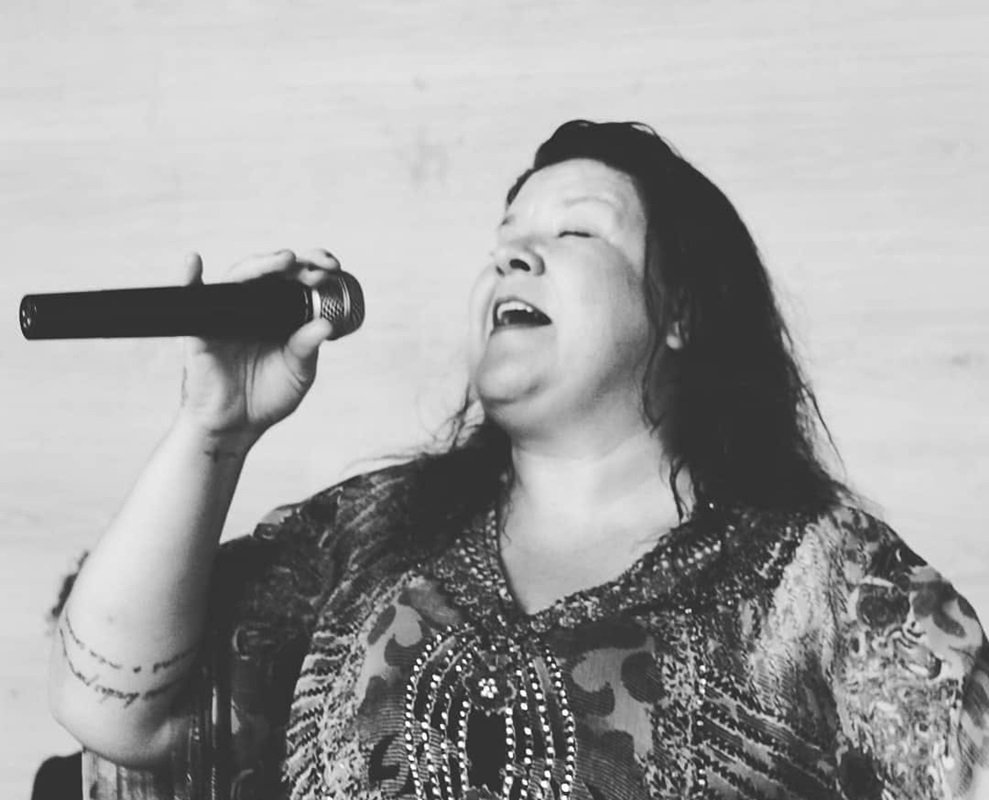 Cantora Cláudia Garcia morreu com Covid em Goiânia