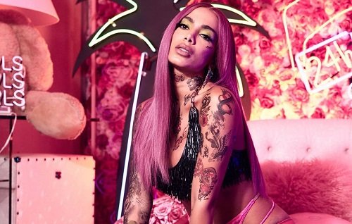 cantora anitta em imagem cheia de tatuagens