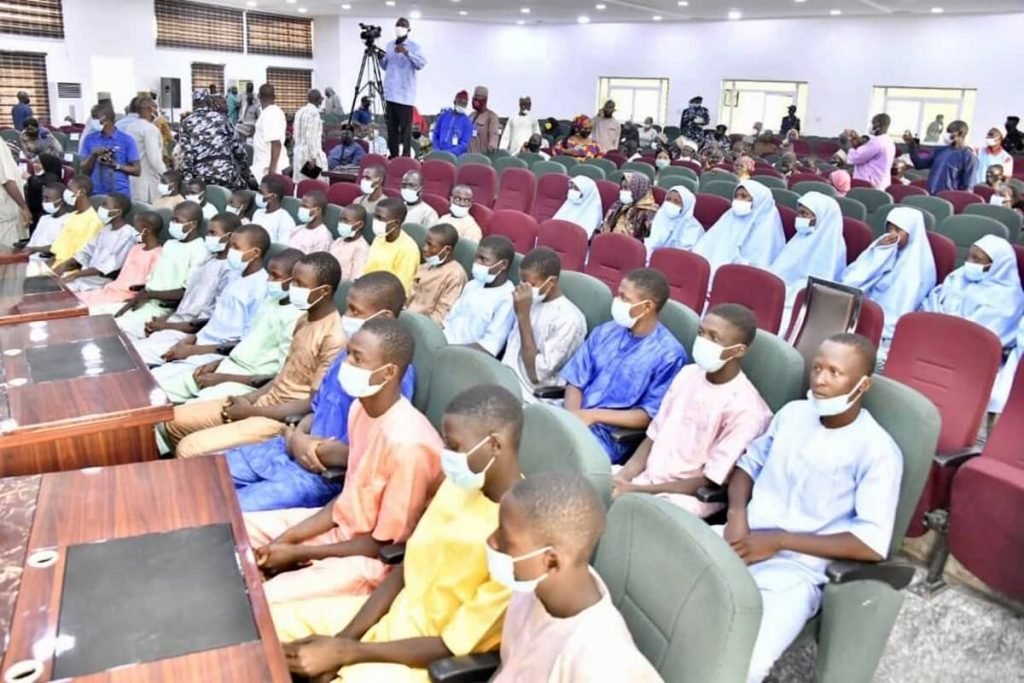 Estudantes resgatados em Níger Nigéria (1)