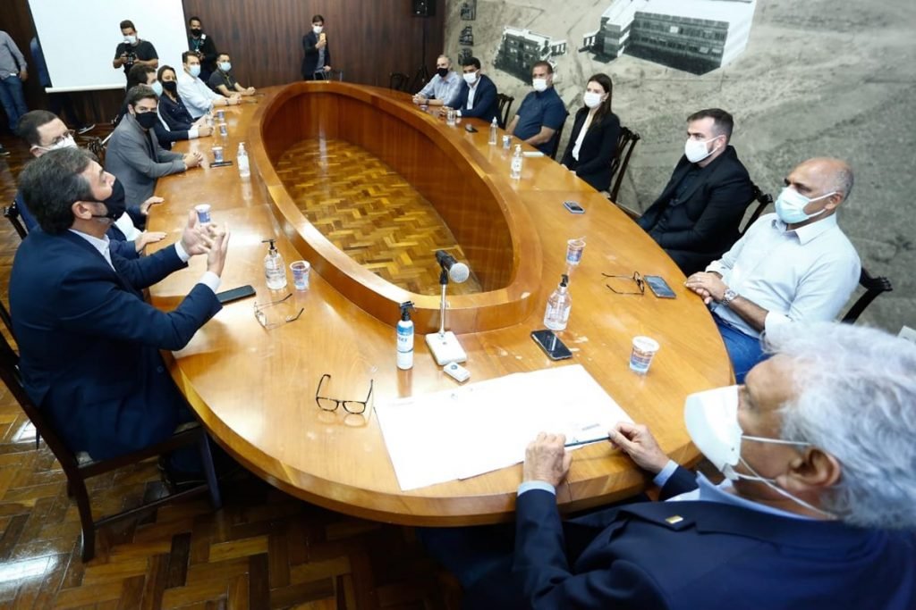 Reunião Covid Caiado