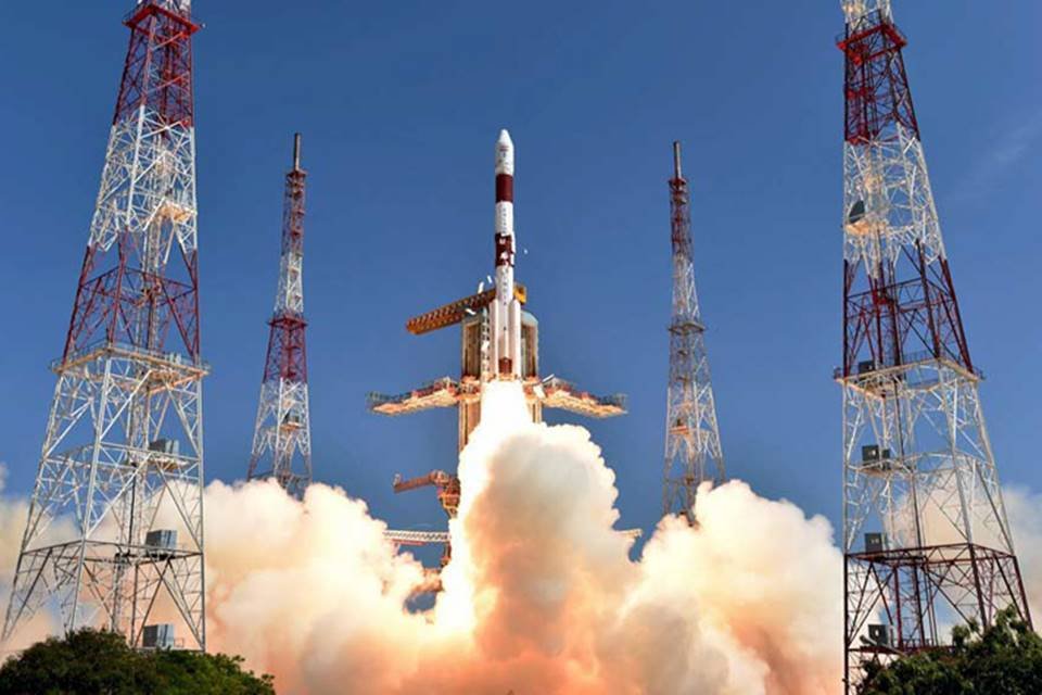 Foguete com satélite brasileiro é lançado na Índia