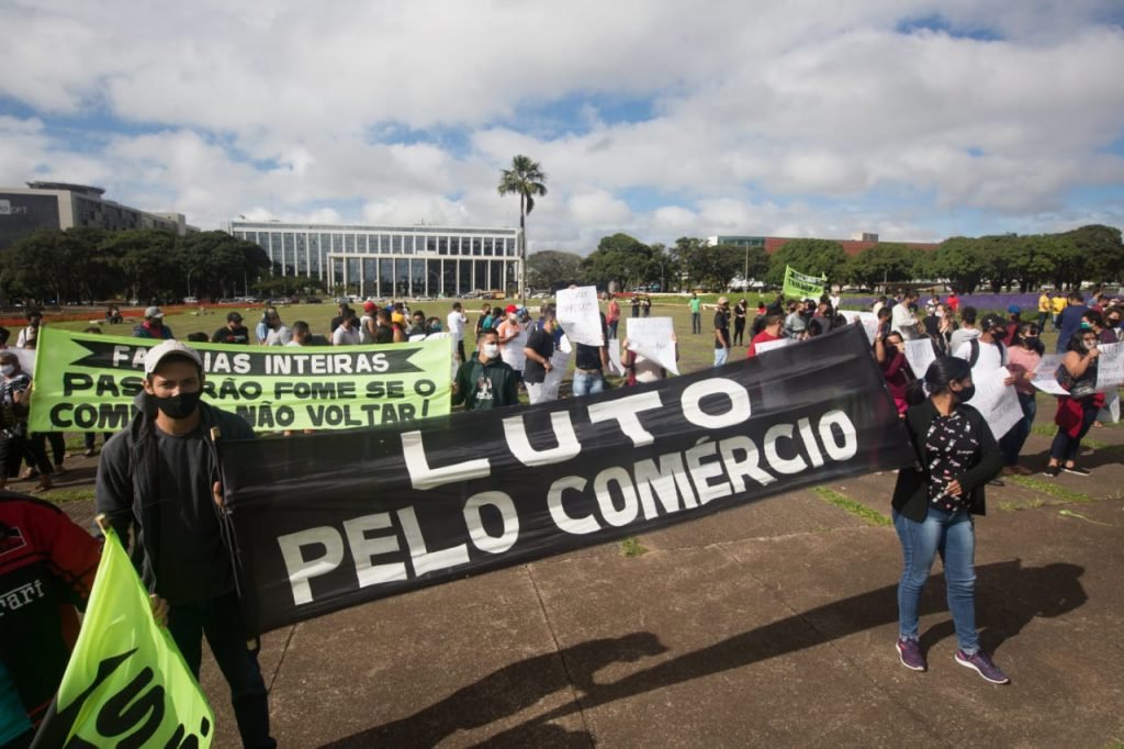 Manifestação contra o lockdown na frente do Palácio do Buriti