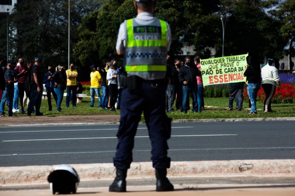 Manifestação contra o lockdown na frente do Palácio do Buriti