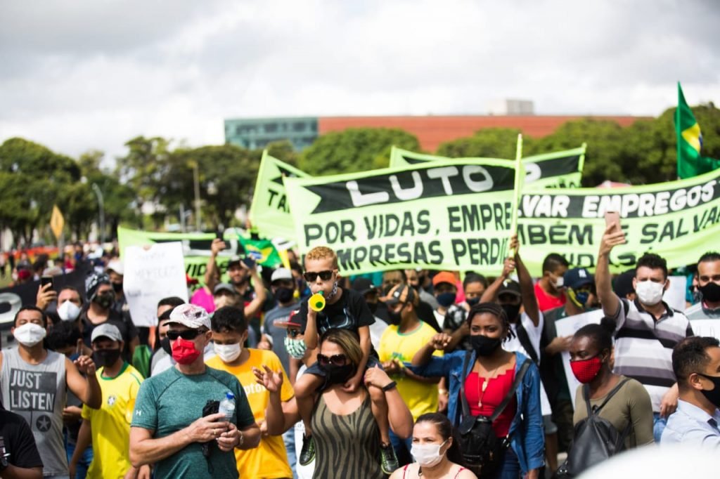 Manifestação contra o lockdown na frente do Palácio do Buriti