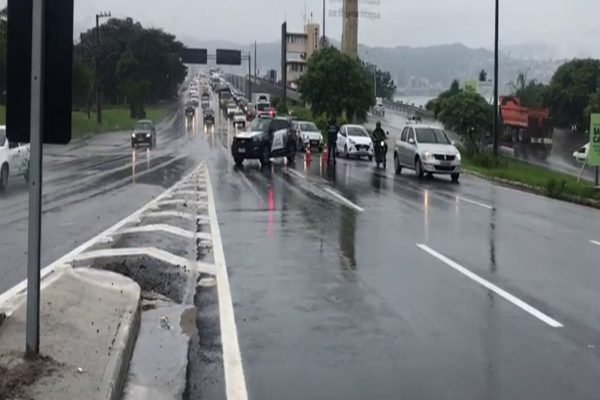 Florianópolis amanhece com deslizamentos após chuva