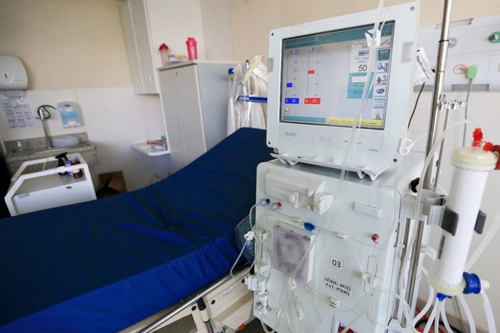 Aparelho de hemodiálise no Hospital de Base