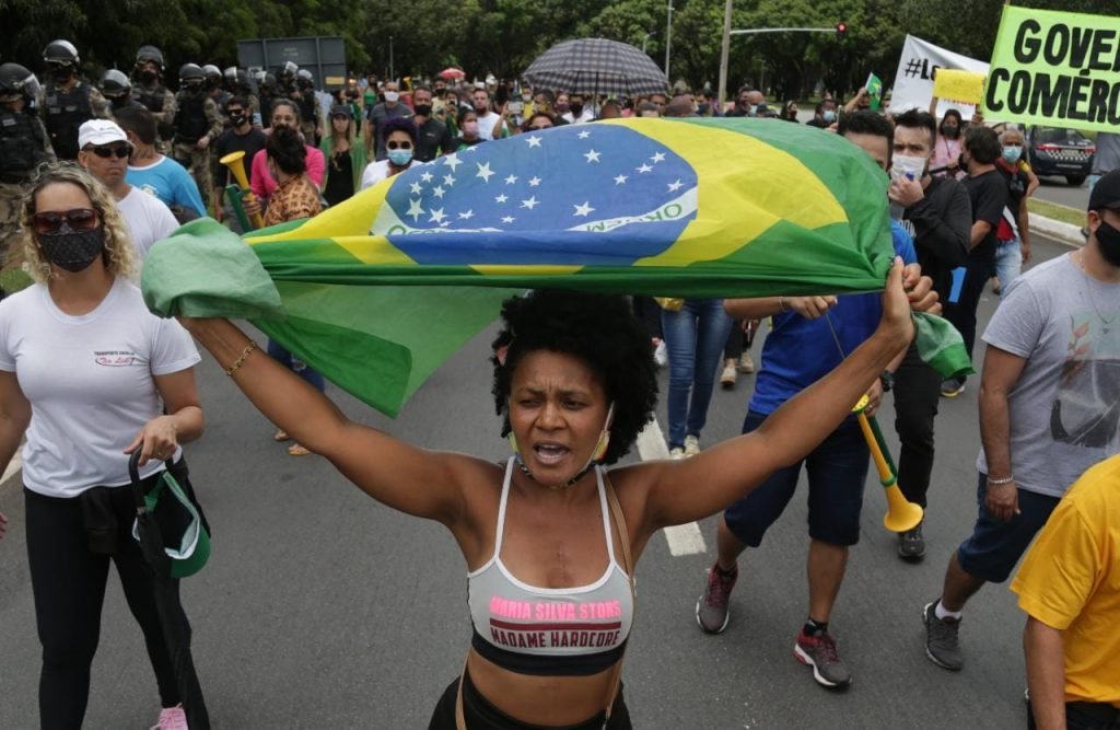 Manifestação contra o lockdown na frente do Palácio do Buriti