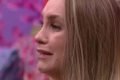 Carla Diaz chorando