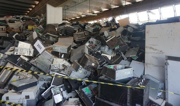 Lote de material informática
