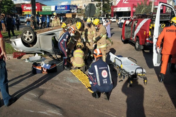 bombeiros e samu resgatam vítima