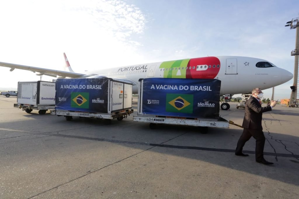 chegada de insumo para coronavac butantan