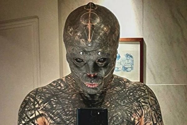 Anthony Loffredo, que está se transformando em um alienígena