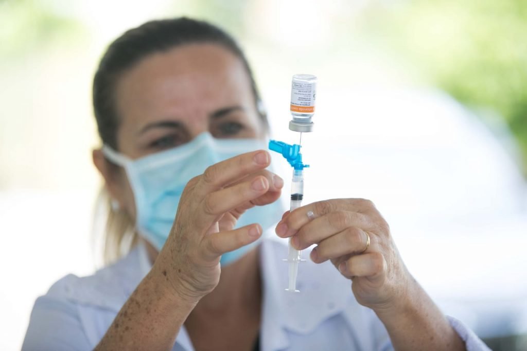 Vacinação de idosos no Lago Sul