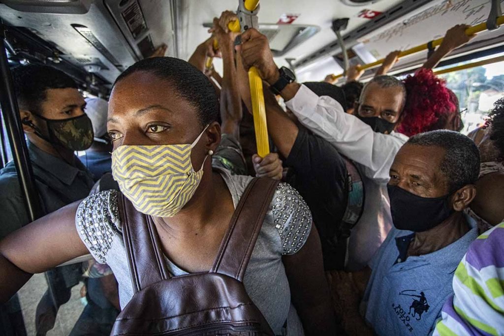 Falta de fiscalização permite “viagem da Covid” e perigo no BRT do Rio