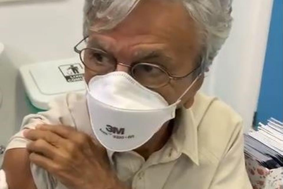 Caetano é vacinado