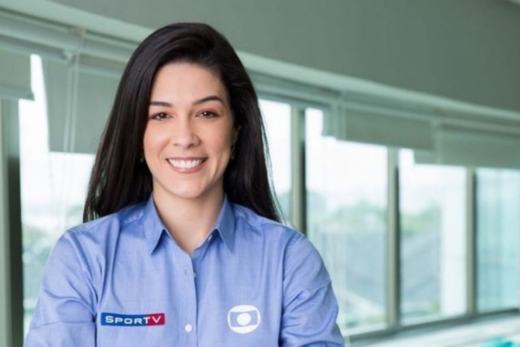 Imagem colorida mostra Renata Silveira, narradora da TV aberta Globo e na SporTV - Metrópoles