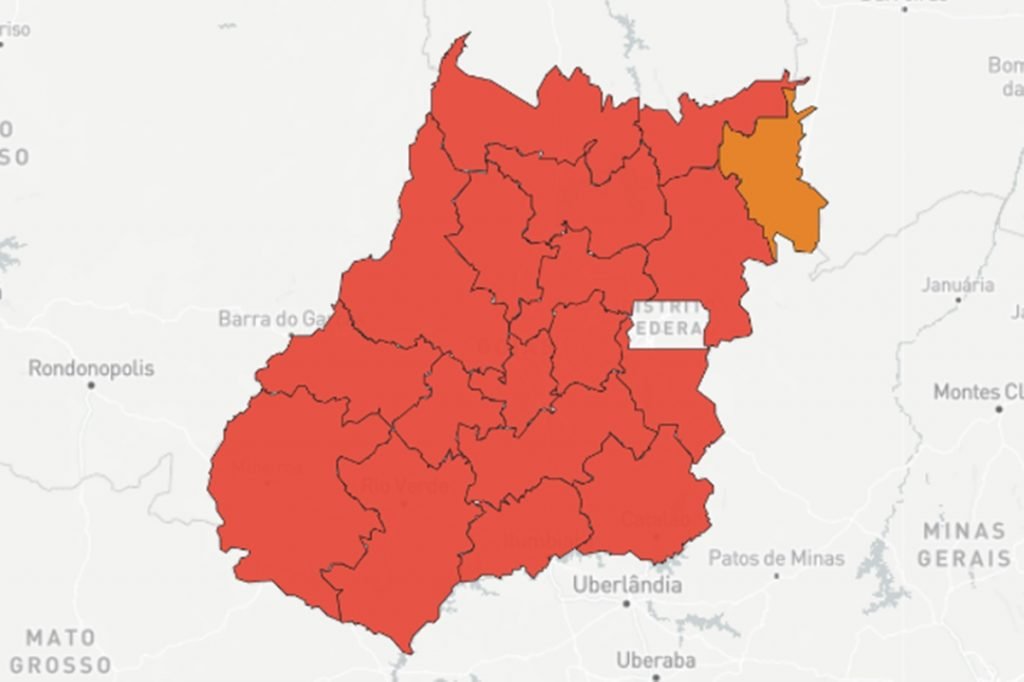 mapa de goiás dividido em macrorregiões conforme a gravidade da pandemia da covid-19
