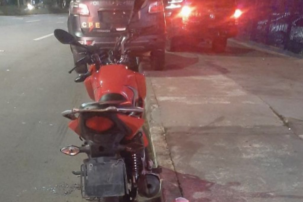 moto vermelha encontrada sem placa e que era conduzida pelo militar da aeronáutica morto em anápolis durante perseguição com a polícia