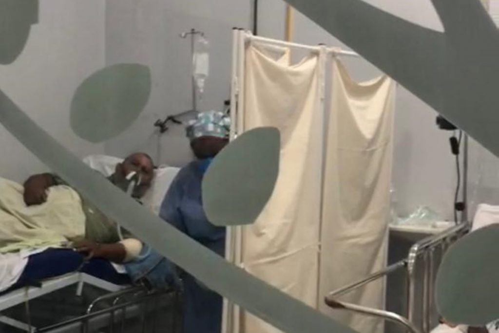 paciente grave com covid-19 que aguarda leito de UTI, em Inhumas, Goiás
