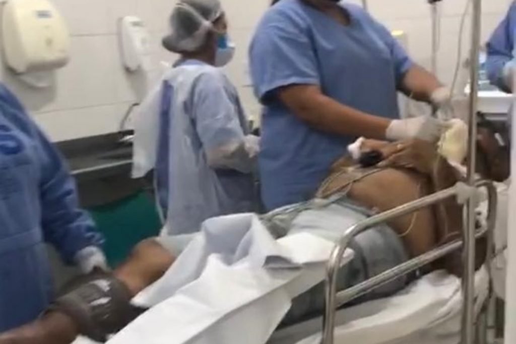 leitos improvisados em unidades de saúde de inhumas, goiás, para atender pacientes graves com covid-19
