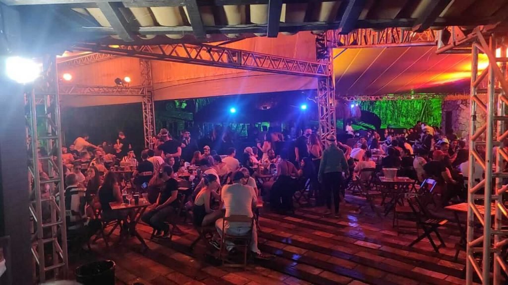 Festa com 600 pessoas em Contagem é interrompida por fiscalização