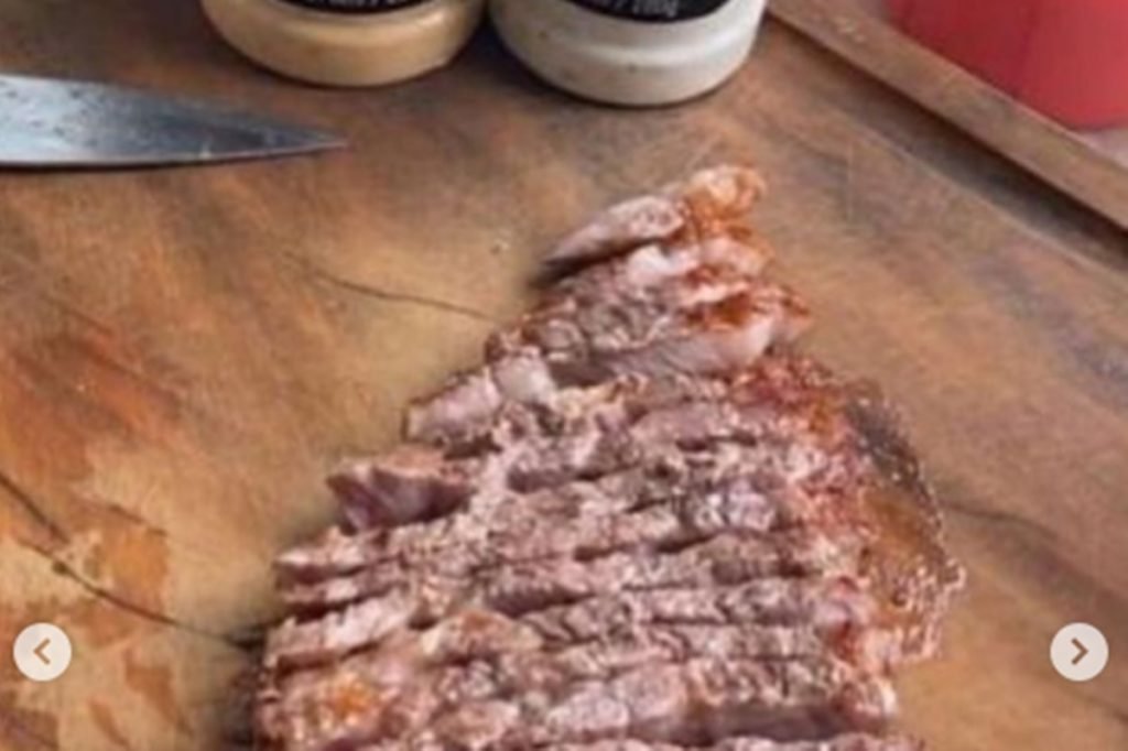 carne assada cortada no churrasco frequentado pelo prefeito de goiânia, rogério cruz