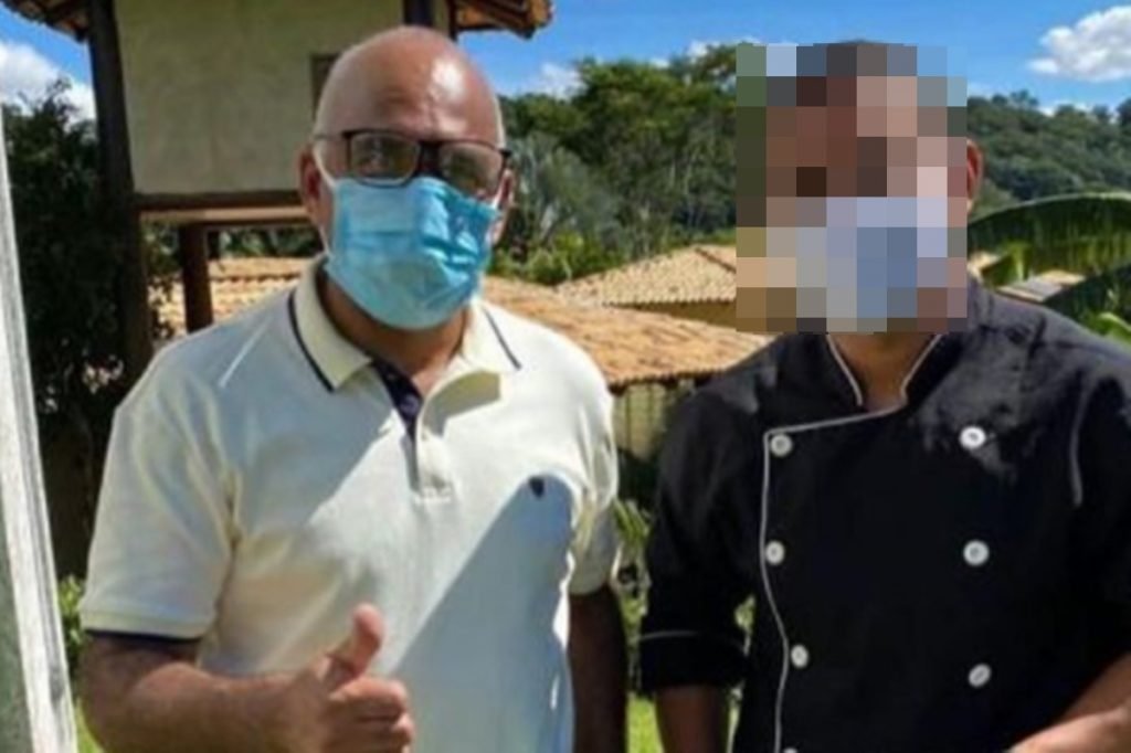 Prefeito de Goiânia, rogério cruz, ao lado de uma pessoa com vestimentas de chef de cozinha, durante almoço nesse sábado (6/3)