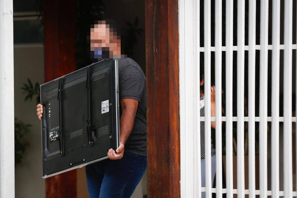 Oficiais de Justiça vão à casa de Cristiano Araújo penhorar bens