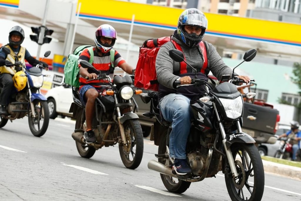 entregadores de aplicativo de moto, em goiânia, goiás