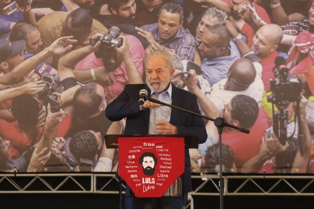 Lula faz discurso