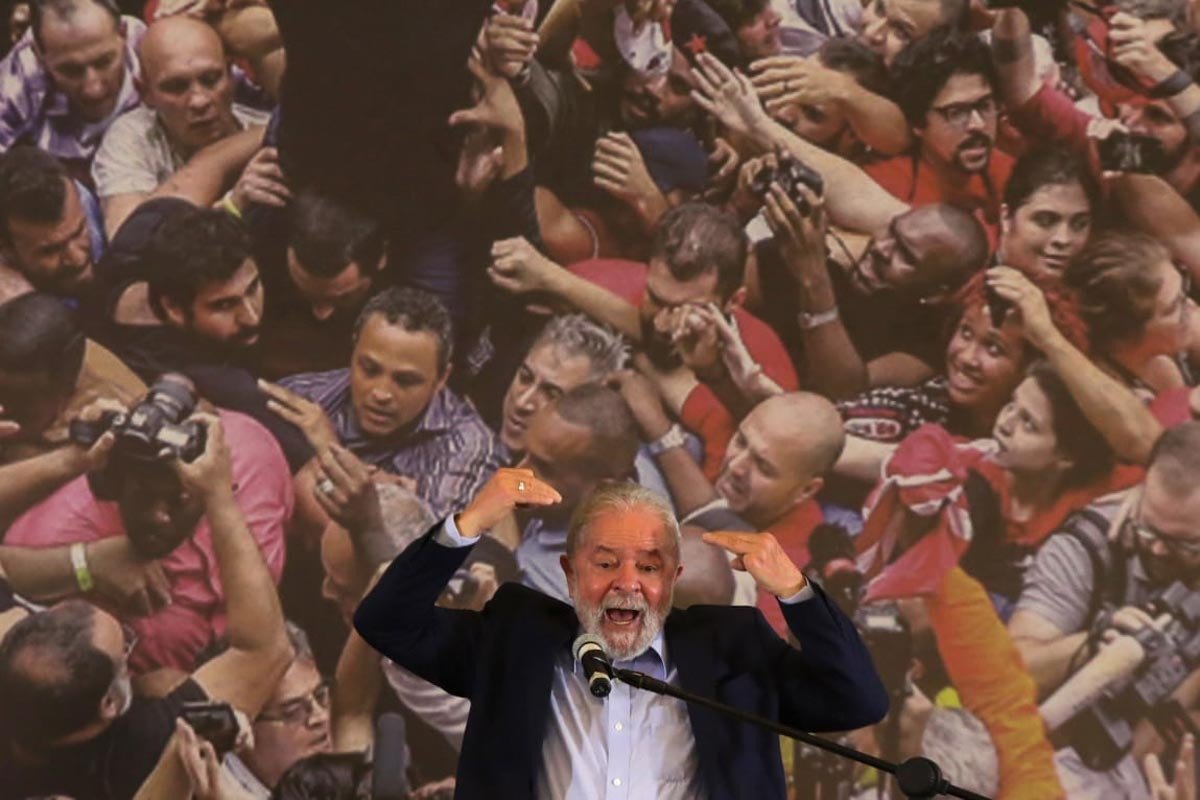 Lula discursa e ataca Jair Bolsonaro em São Paulo