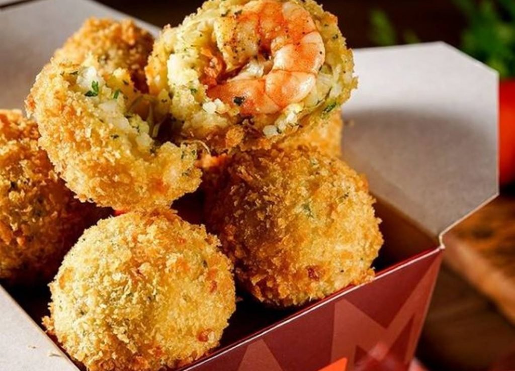 Bolinhos de arroz recheados com camarões