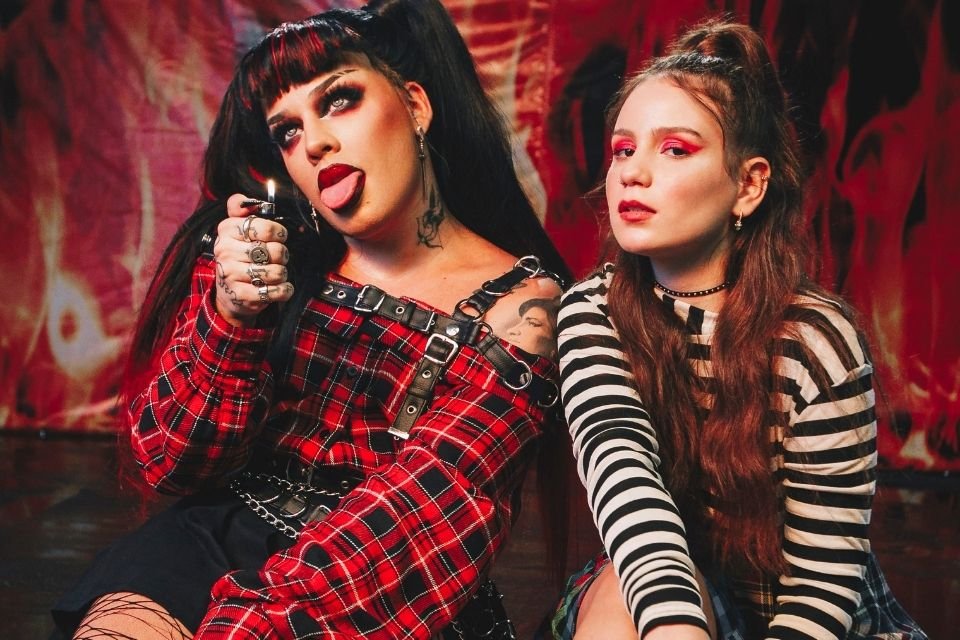 Gloria Groove e Carol Biazin em clipe Rolê