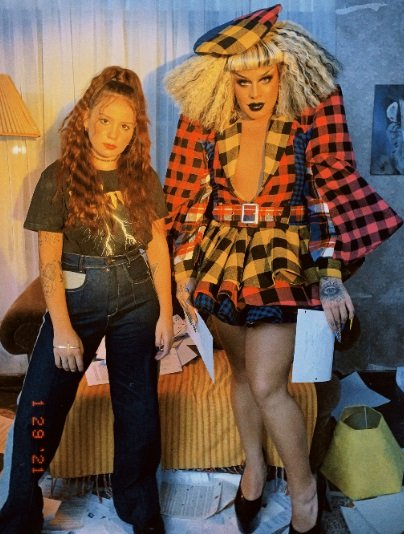 Gloria Groove e Carol Biazin