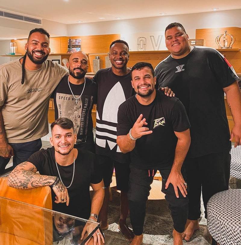 Grupo de pagode brasiliense Menos é Mais