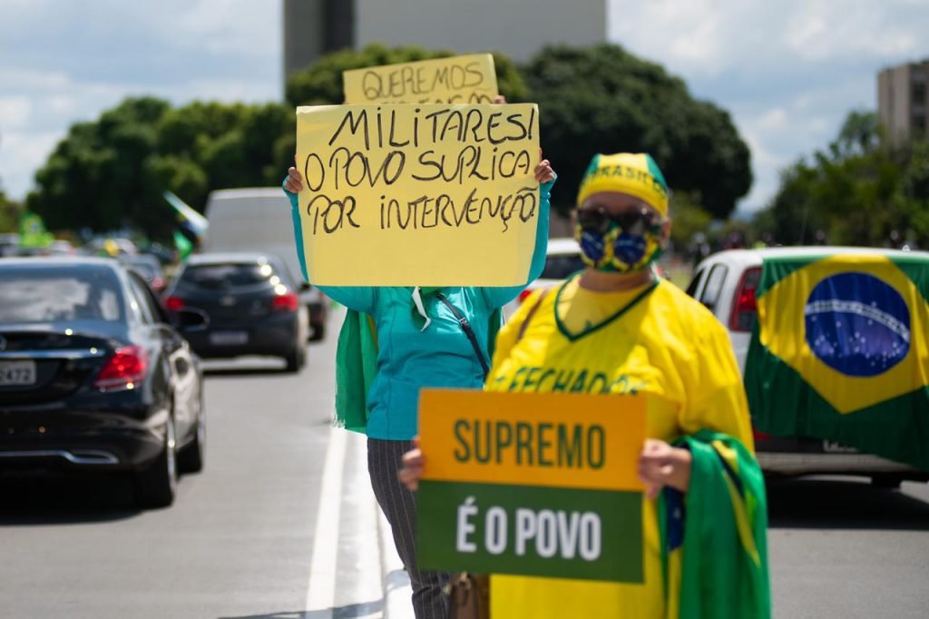 Manifestantes anti Lockdown e aliados de Bolsonaro fazem manifestação em brasilia esplanada