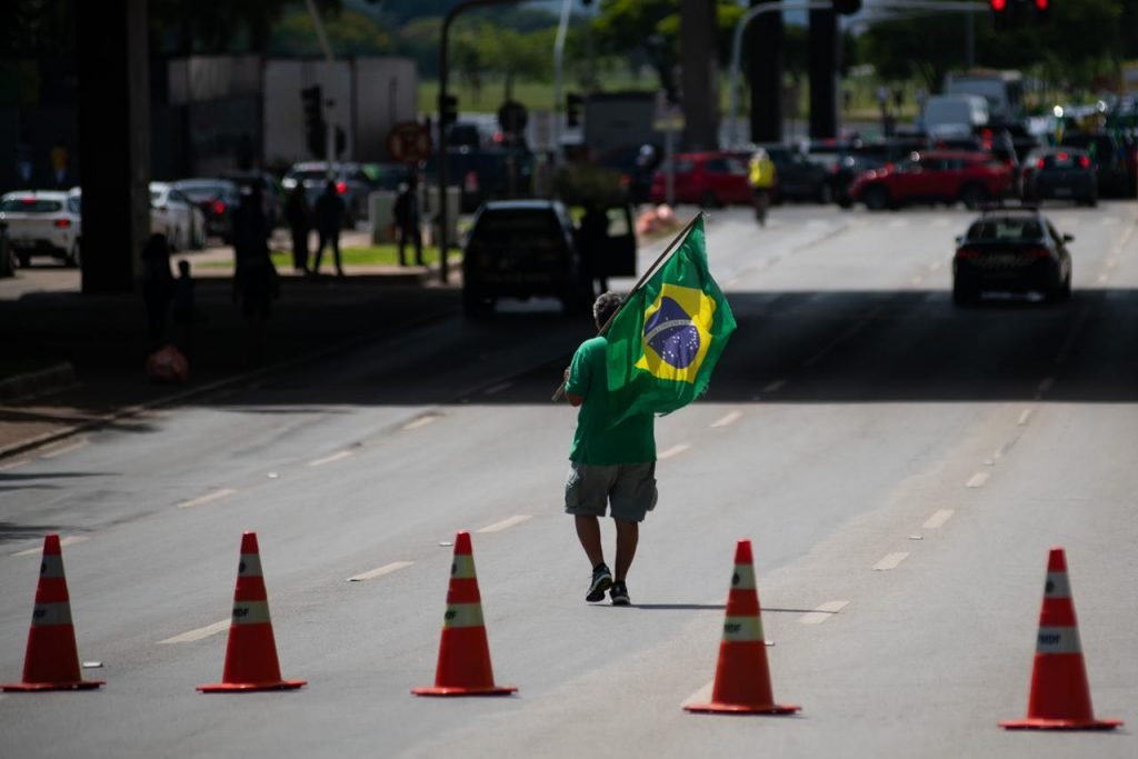 Manifestantes anti Lockdown e aliados de Bolsonaro fazem manifestação em brasilia esplanada