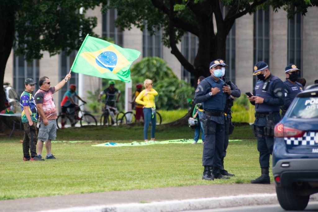 Manifestantes anti Lockdown e aliados de Bolsonaro fazem manifestação em brasilia esplanada