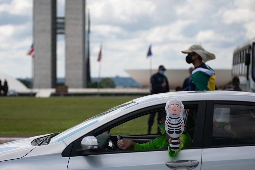 Manifestantes anti Lockdown e aliados de Bolsonaro fazem manifestação em brasilia esplanada