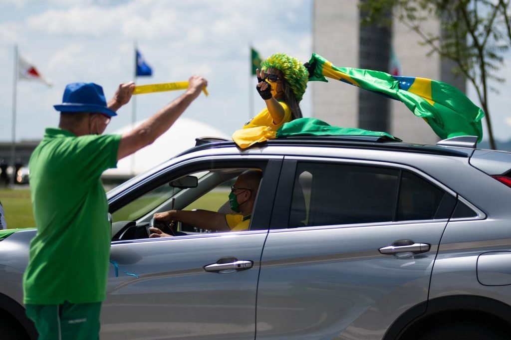 Manifestantes anti Lockdown e aliados de Bolsonaro fazem manifestação em brasilia esplanada