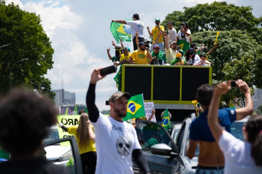 Manifestantes anti Lockdown e aliados de Bolsonaro fazem manifestação em brasilia esplanada