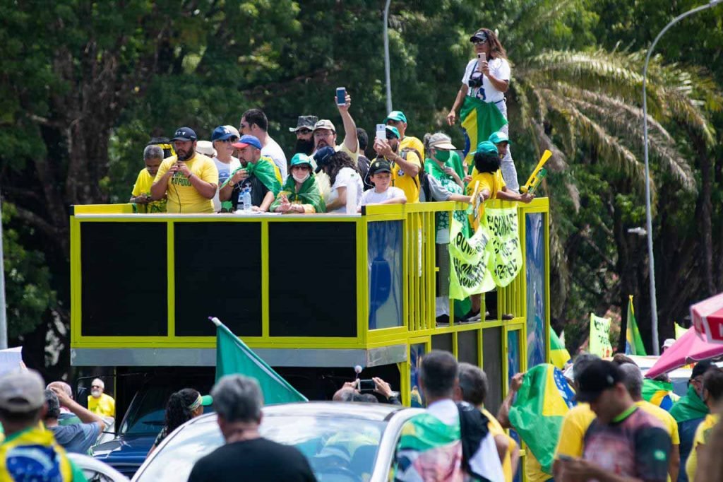 Manifestantes anti Lockdown e aliados de Bolsonaro fazem manifestação em brasilia esplanada