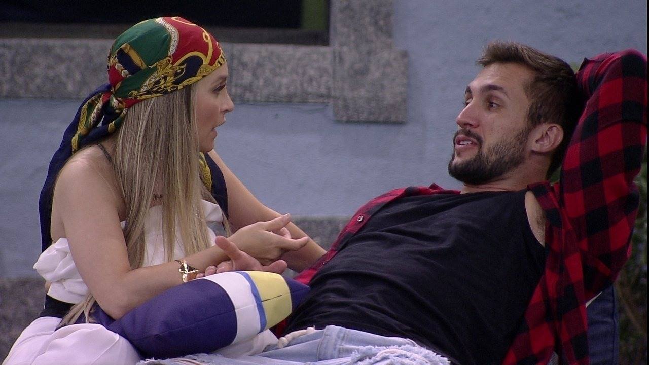 “microviolências” Diz Psicóloga Sobre Casal Carla Diaz E Arthur