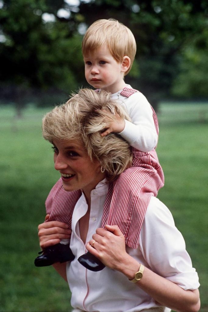 Princesa Diana e príncipe Harry