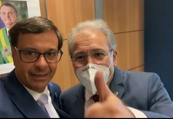 Queiroga e ministro do Turismo