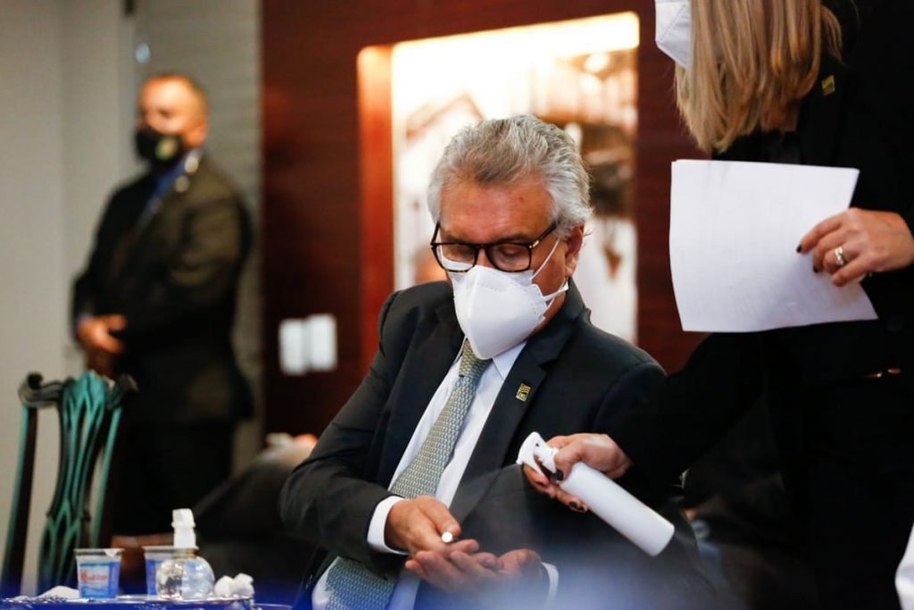 governador de goiás, ronaldo caiado, durante anúncio de medidas contra a covid-19